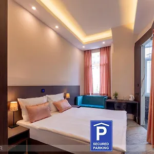 Hotel Center ***