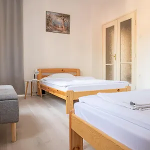 Apartman Barát - Teljes Ház Kiadó Kerttel, 4 